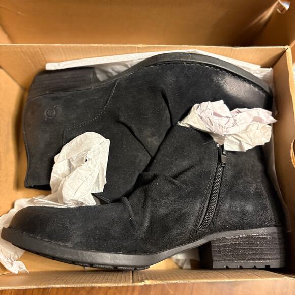 Born Adalee Suede Boots 11 Black Suede NWT Ankle Booties Comfort Western - Picture 9 of 9